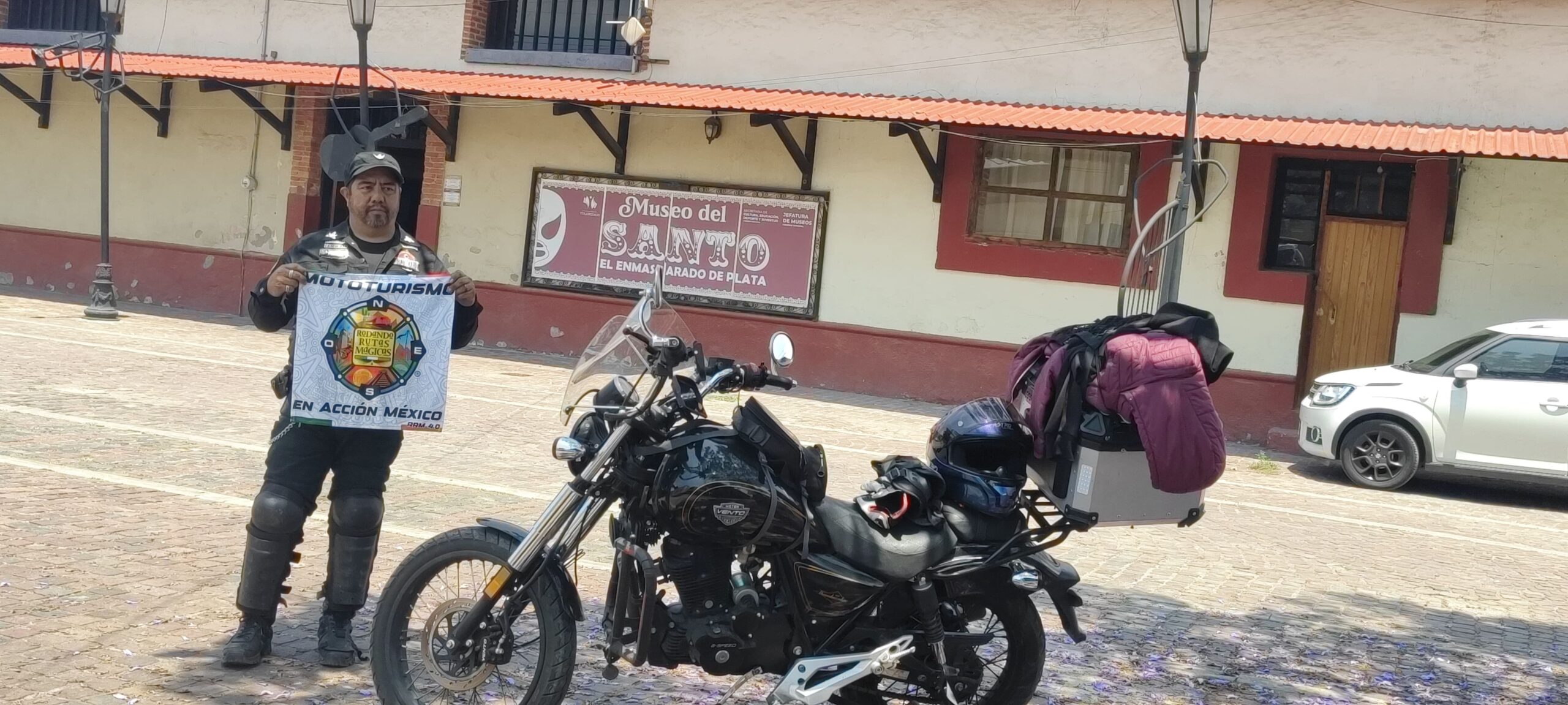 Santo, llamando a Santo