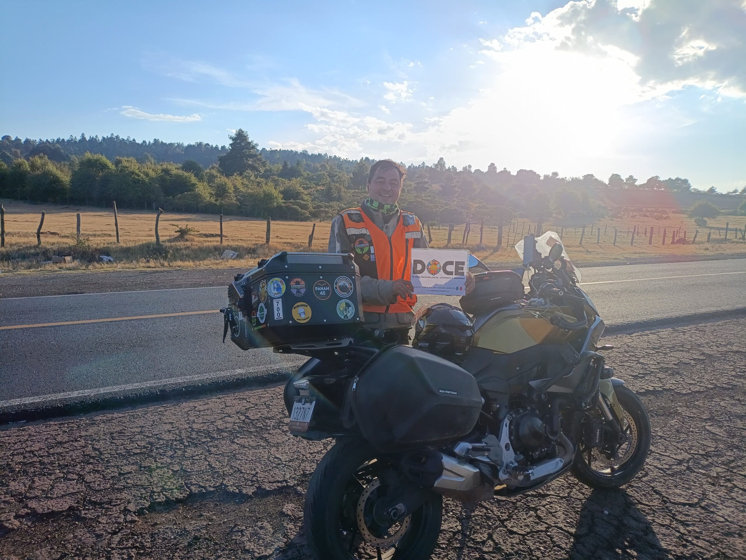 Postal Atardecer en carretera