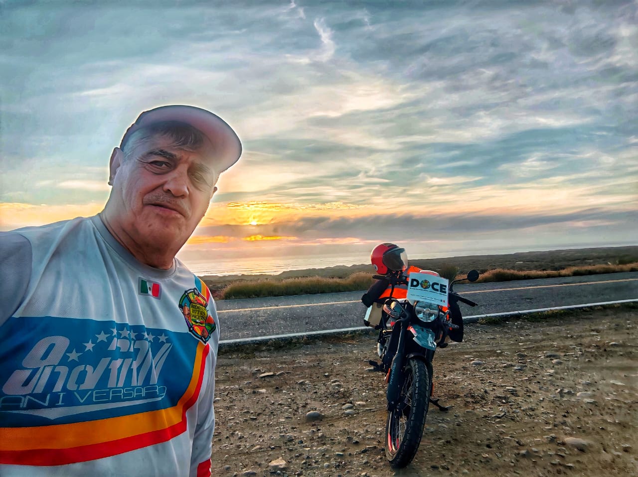 Postal Atardecer en carretera