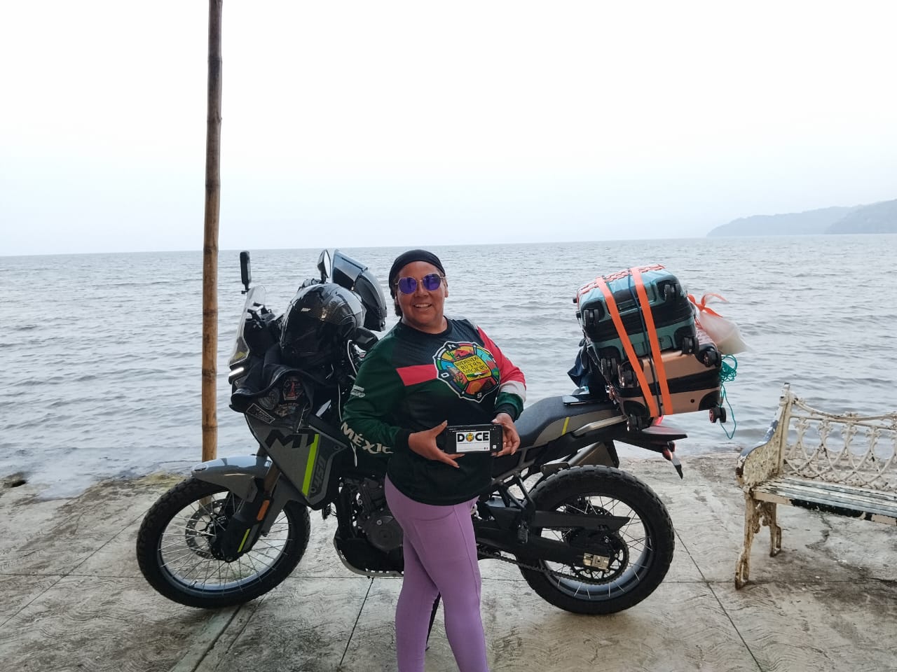 Postal con cuerpo de agua