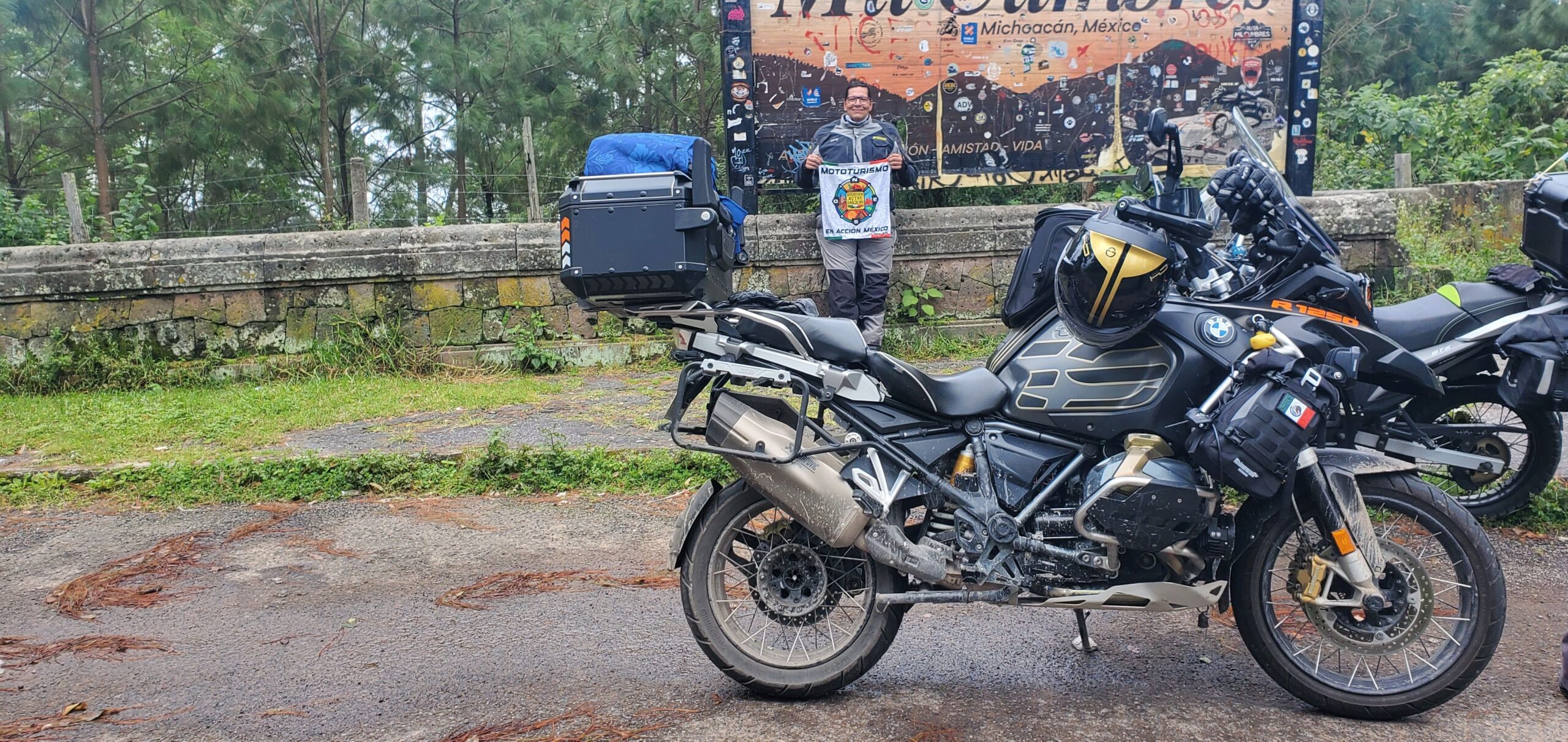 LETRERO CARRETERA MIL CUMBRES