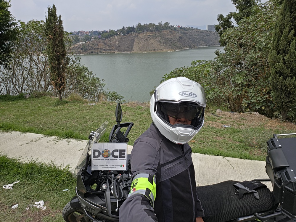 Postal con cuerpo de agua