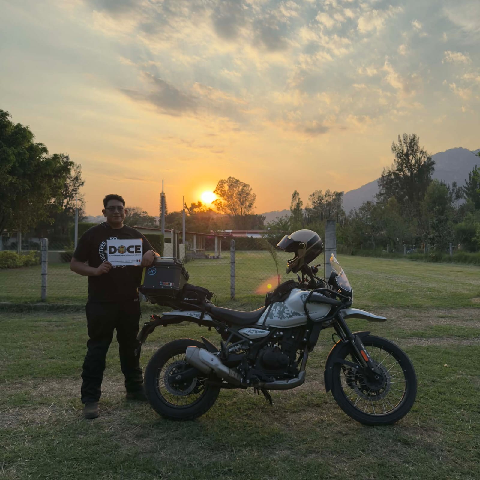 11. Postal de Atardecer en carretera