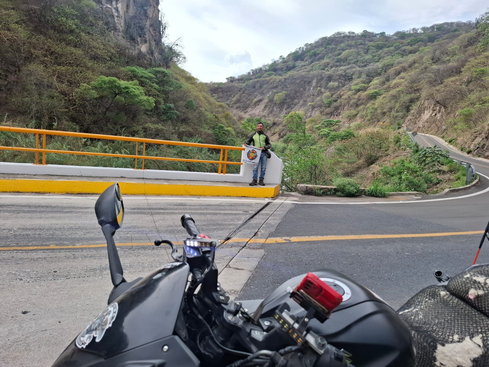 ENTRE CERROS
