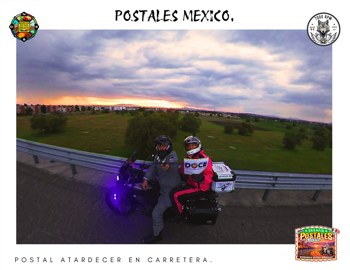 Postal Atardecer en Carretera.