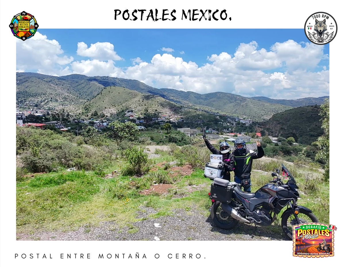 Postal entre montaña o cerro.