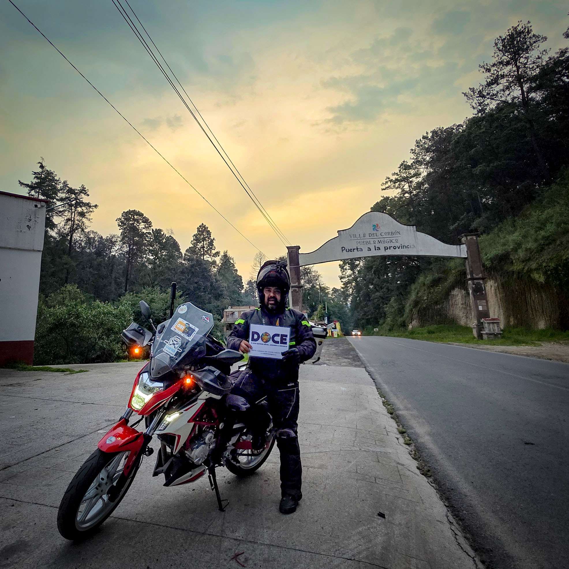 Atardecer en la carretera