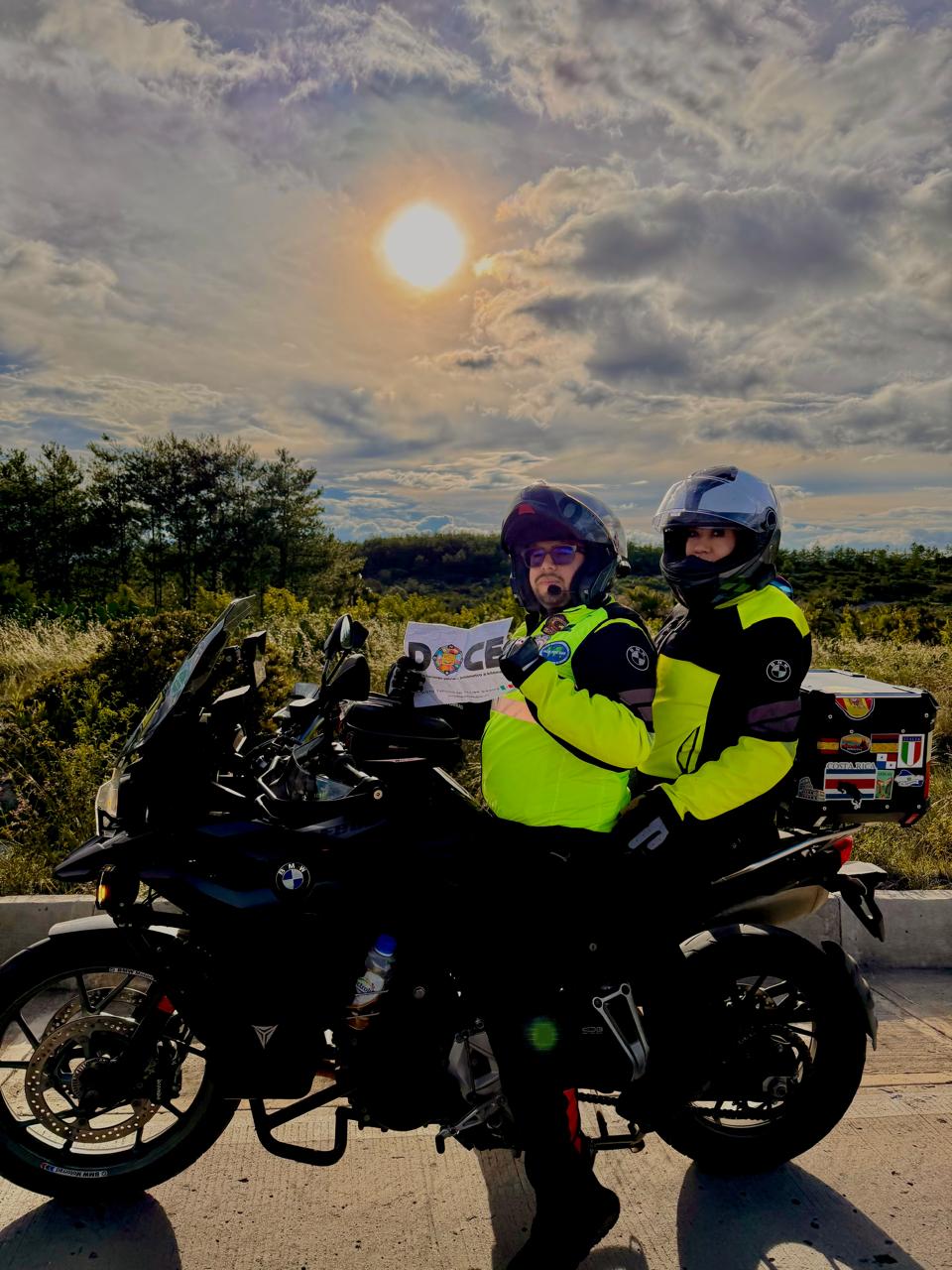 Postal atardecer en carretera