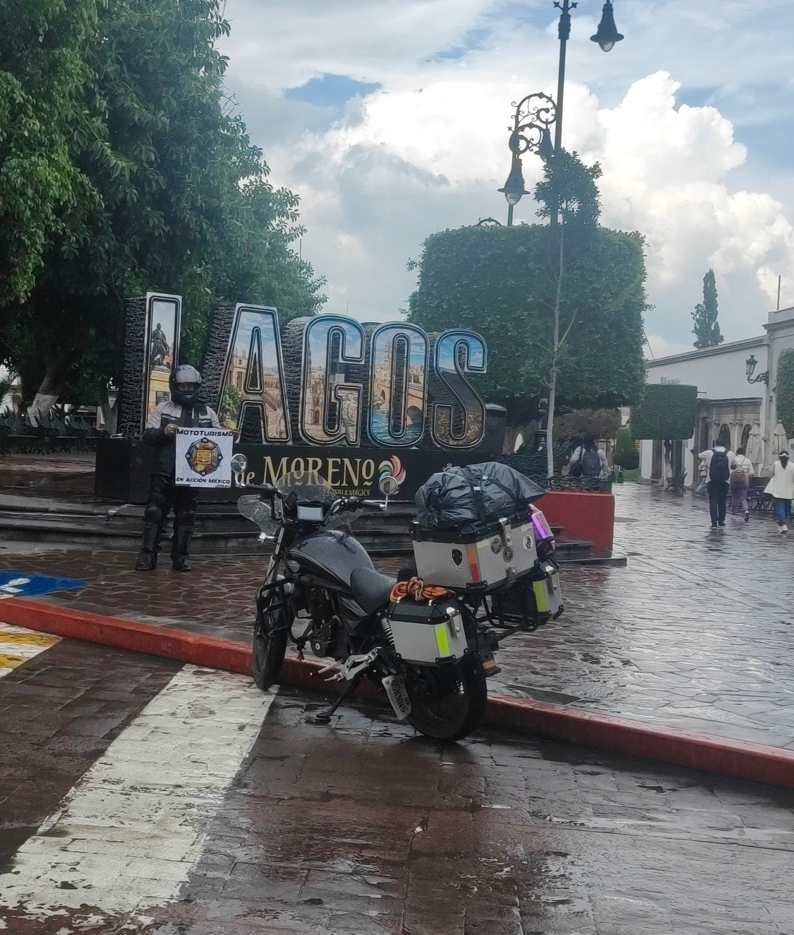 Ni el agua nos para