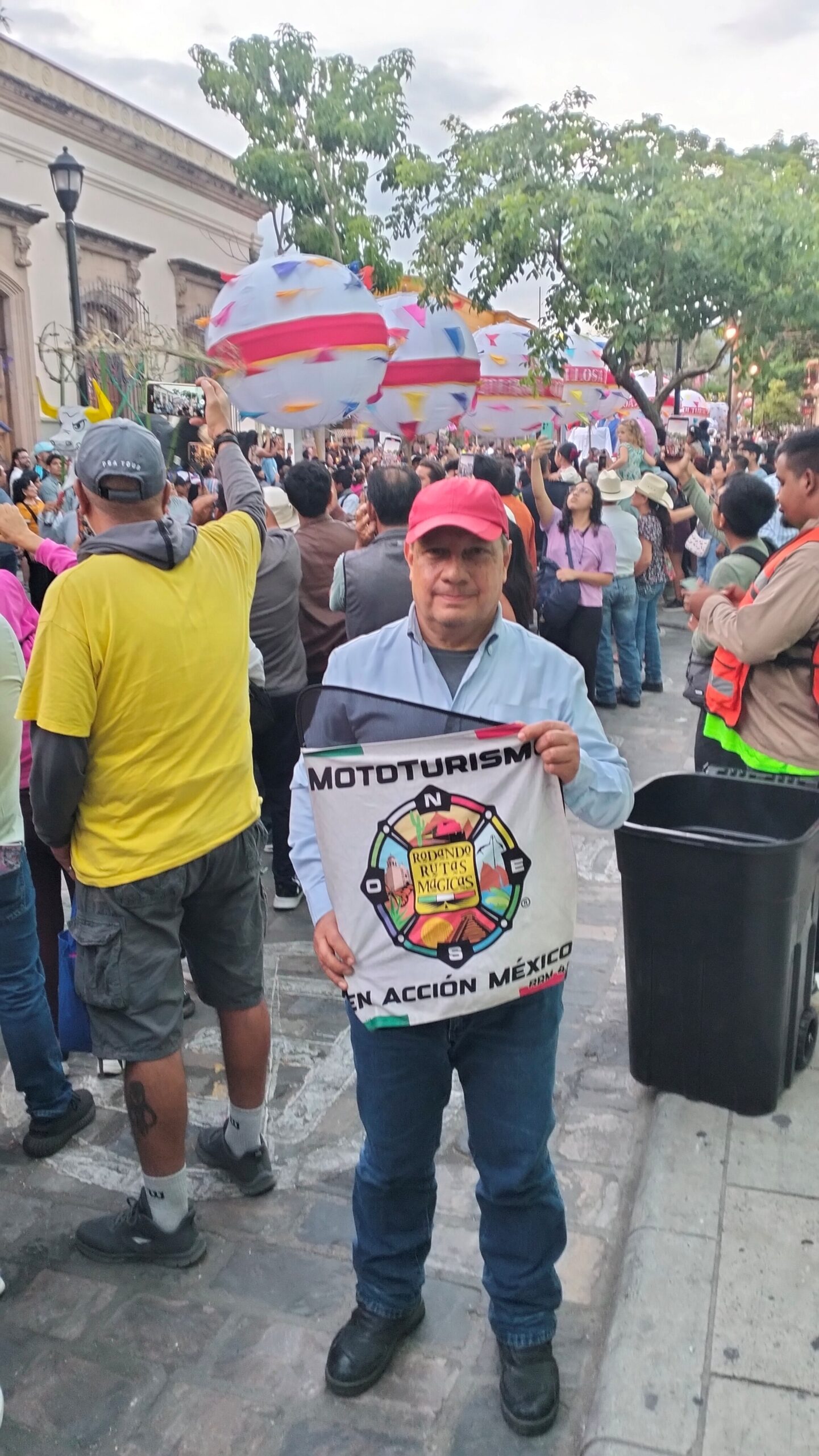 Convites en la ciuadad de Oaxaca durante la celebración de la Guelaguetza 2026 – México Único Costumbres y Tradiciones